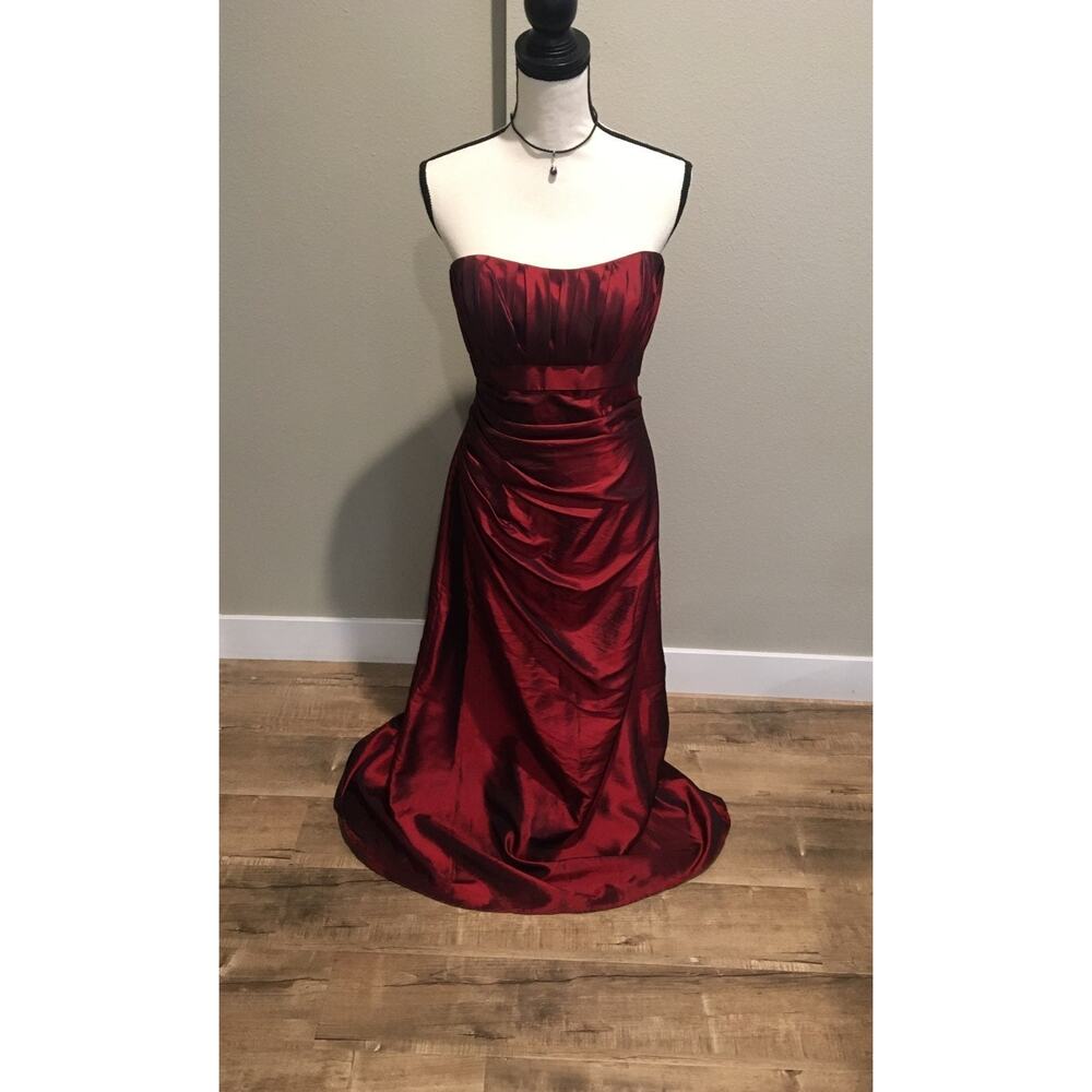 B2 Red dress / gown - Picture 2 of 11